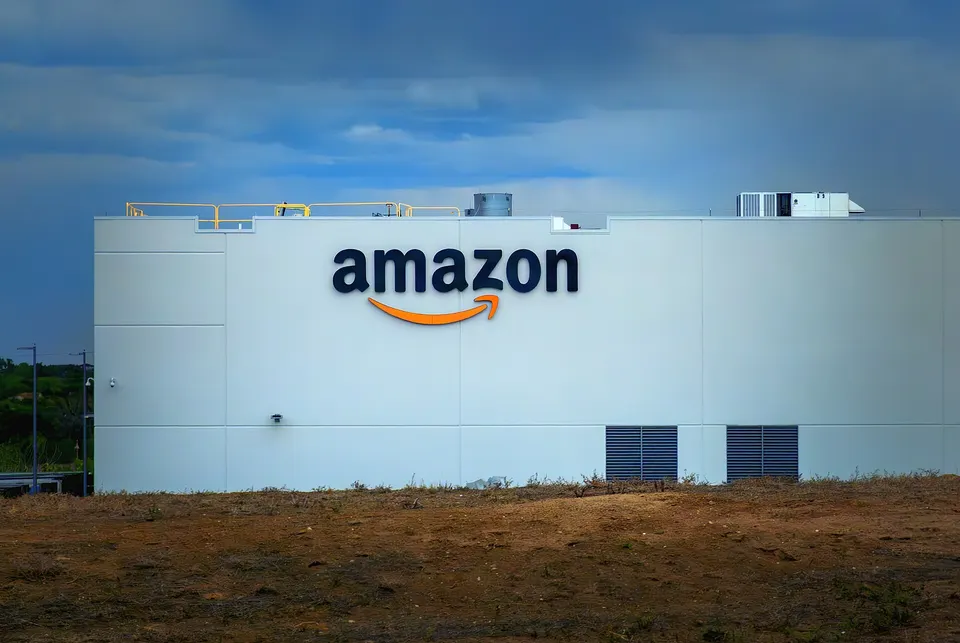 The exterior of the DEN3 Amazon fulfilment centre warehouse in Thornton, Colorado